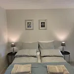 Apartament Leilighet Ved Sjoen Med Strand