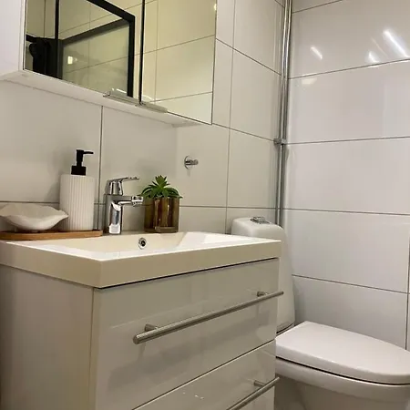 Leilighet Ved Sjoen Med Strand Apartament